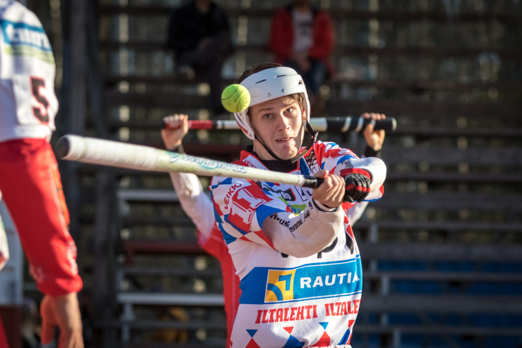 Pesis nielee leijonanosan Ammesmäen ajasta, mutta "välillä pitää tyttöystävääkin tavata”. Kuva: Rami Myllymaa