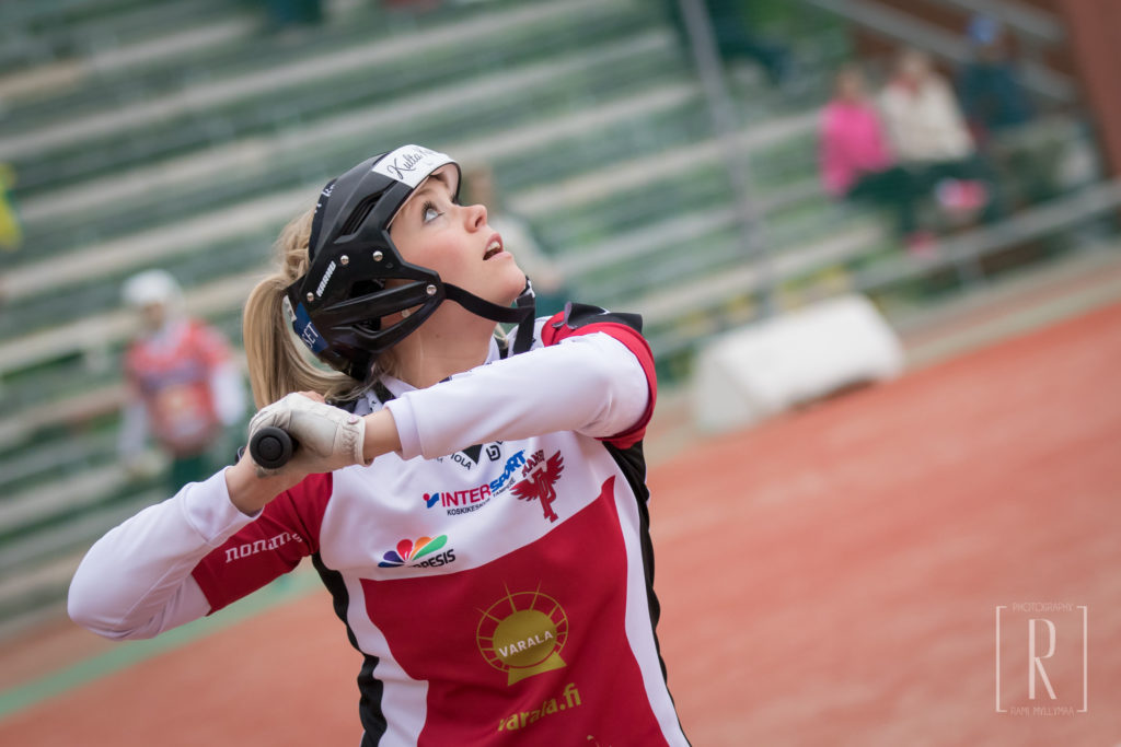 Anna Rintanen lyö sunnuntaina todellisella kotikentällään.