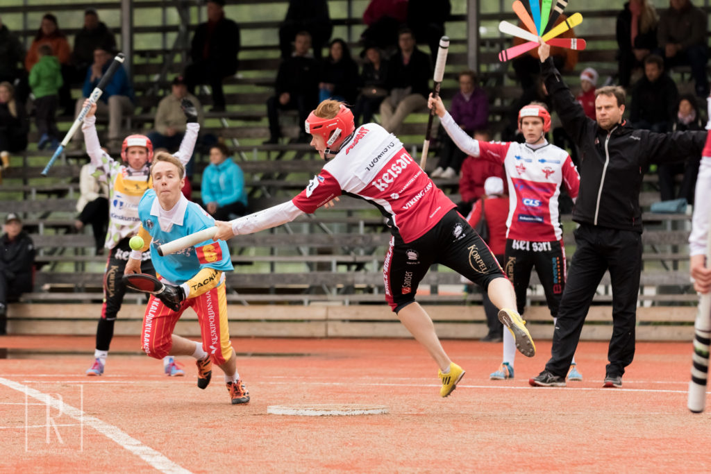 Jukka Tuomisto onnistui niin mailan varressa kuin ulkopelissä kopparina. Kuva: Rami Myllymaa