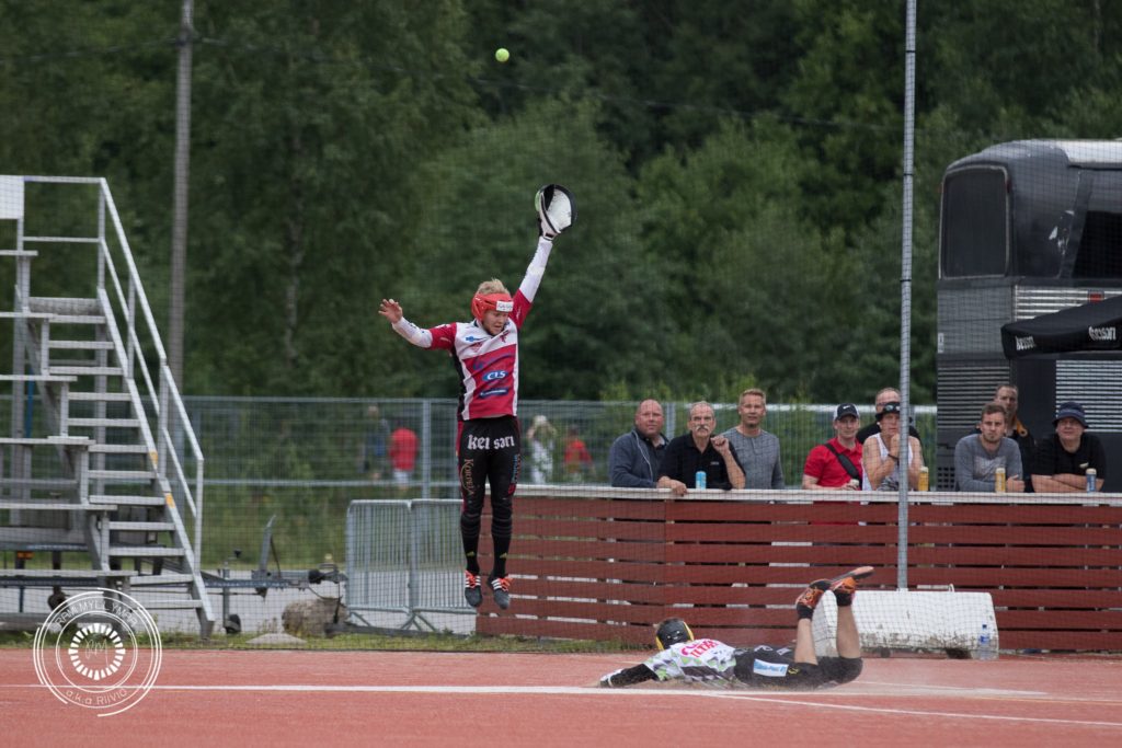 Karsintapeleissä Manse PP kurottaa kohti suurta unelmaa, nousua superpesikseen. Tampereelta on viimeksi nähty joukkue miesten ylimmässä sarjassa 25 vuotta sitten.